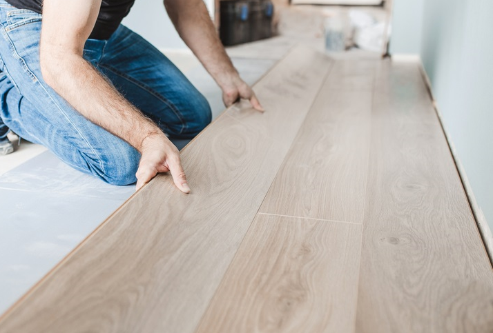 laminate flooring installer